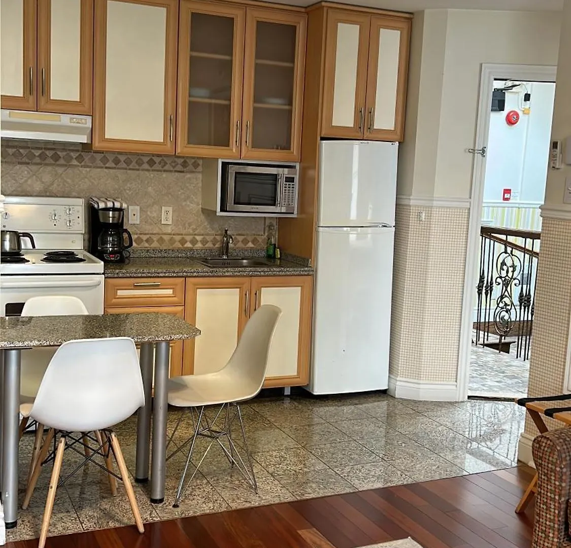 Parc Suites Hotel Montreal 3*,